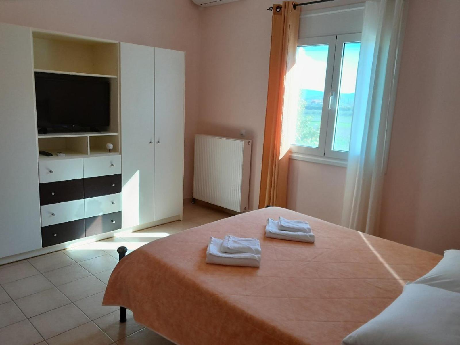 Omorfi Poli 120 Sqm Apartment Nafplio Exterior photo